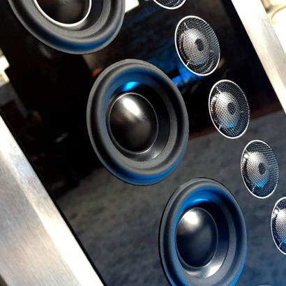 Sessione di ascolto privata con sistema McIntosh nella sala audiofila