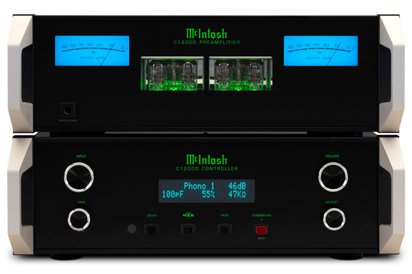 Amplificatore McIntosh MC901 in funzione nello showroom